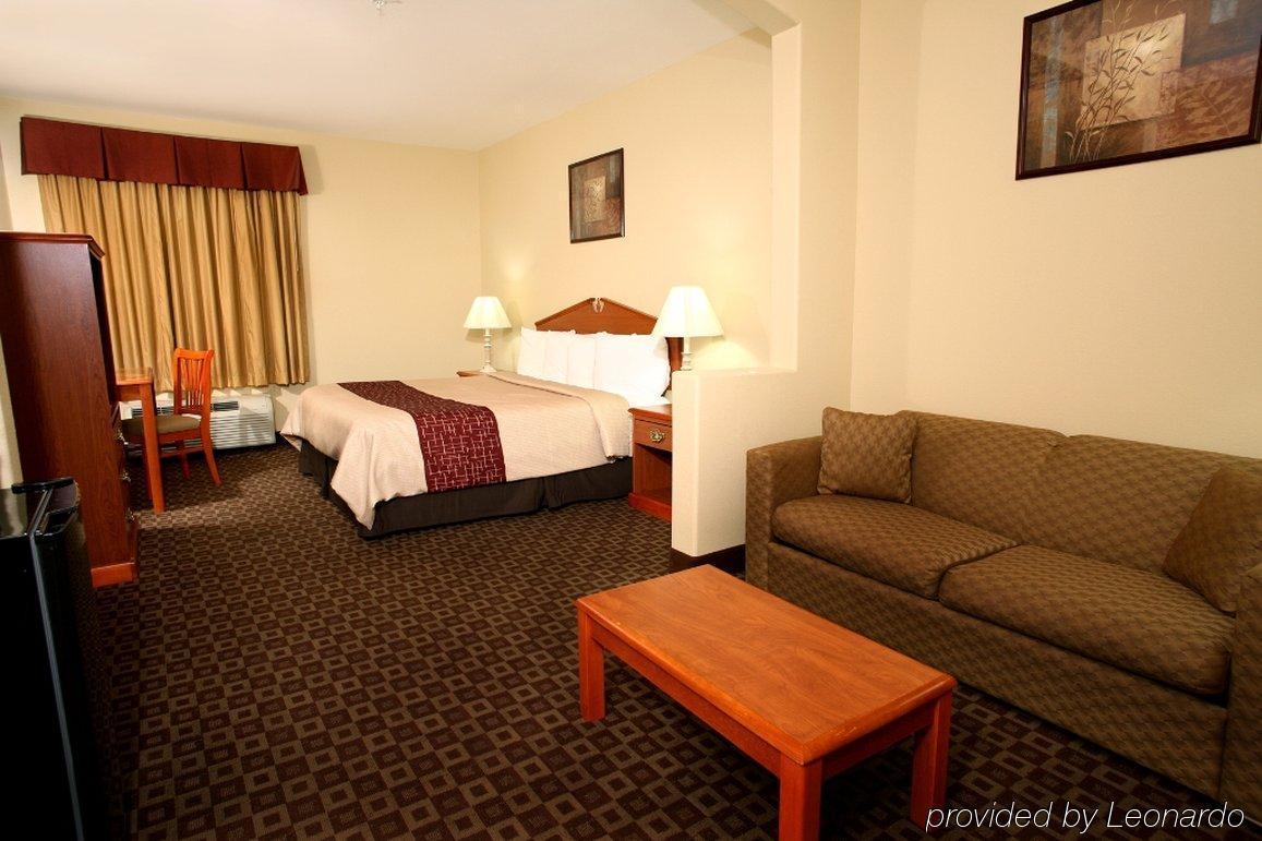 Red Roof Inn & Suites Lake Charles Room photo