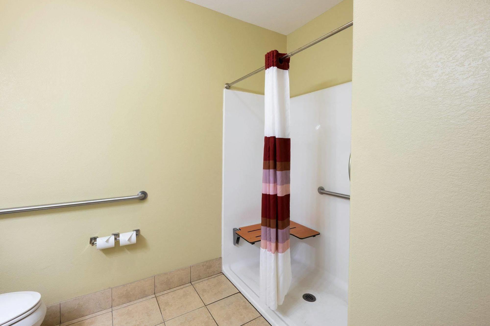 Red Roof Inn & Suites Lake Charles Exterior photo