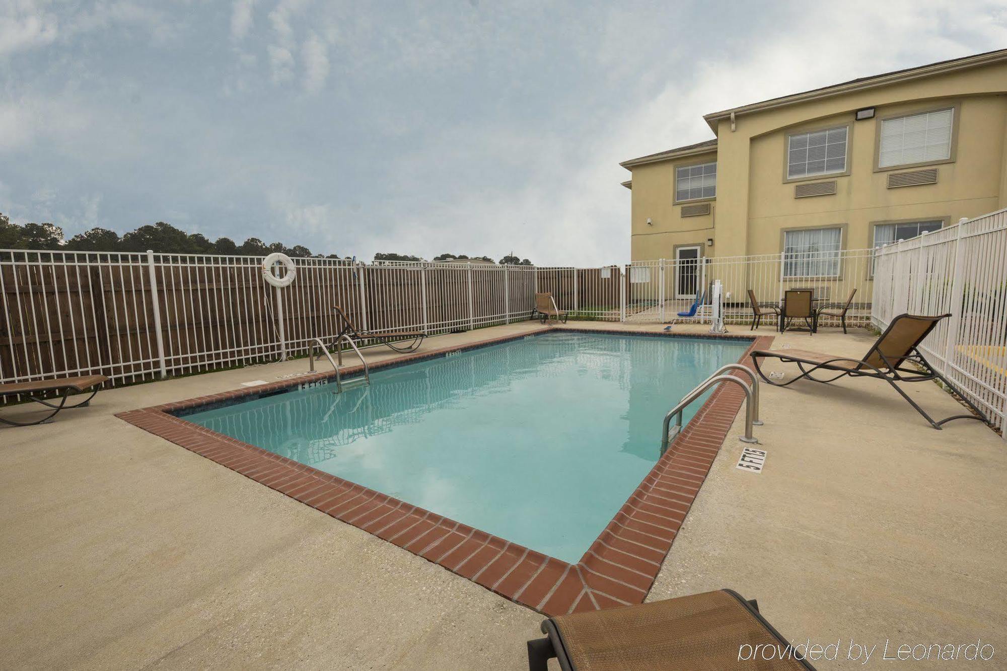Red Roof Inn & Suites Lake Charles Exterior photo